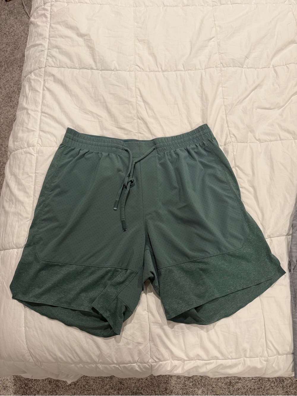 lululemon athletica Men's Athletic Shorts in Forest Green